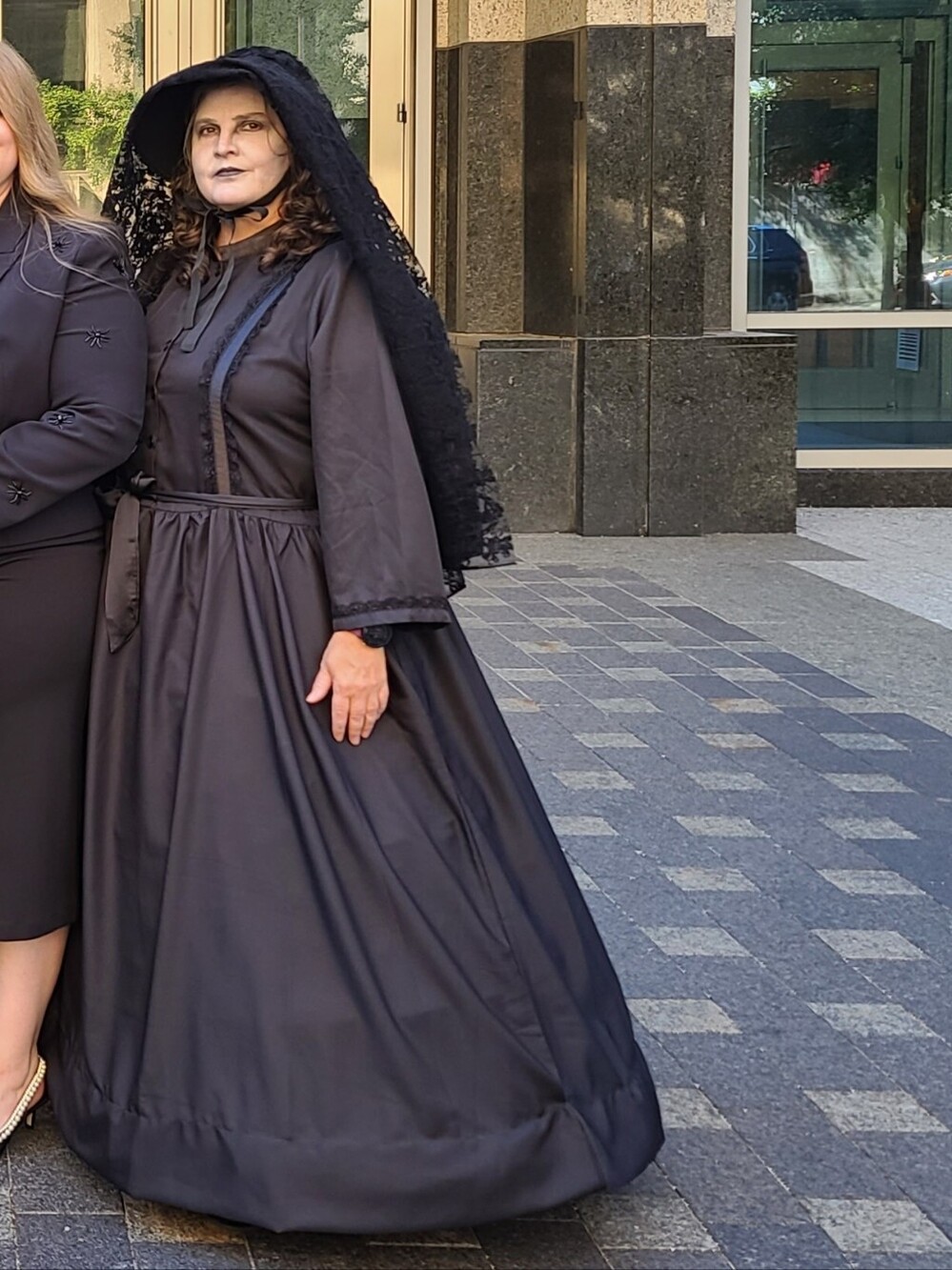 Gothic Victorian Woman In Black La Llorona Halloween Costume Set - Picture 4 of 11